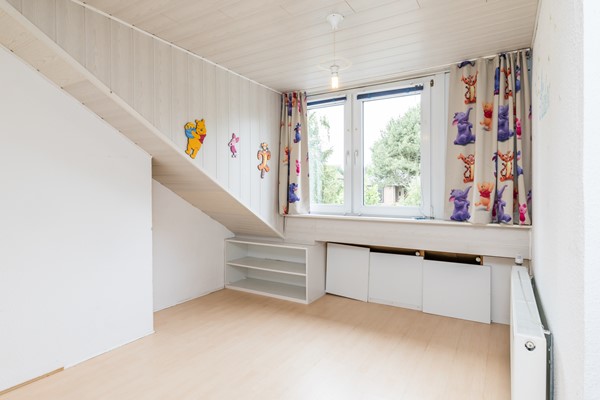 Foto - Te koop: Ruime halfvrijstaande woning met 179 m² woonoppervlakte, 6 slaapkamers, 2 badkamers, garage en tuin op het zuiden in Vaals